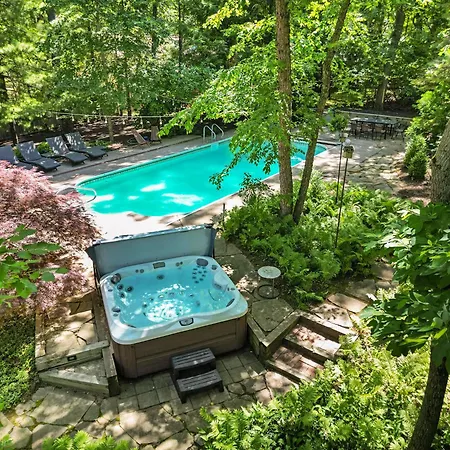 Oasis In The Woods Villa